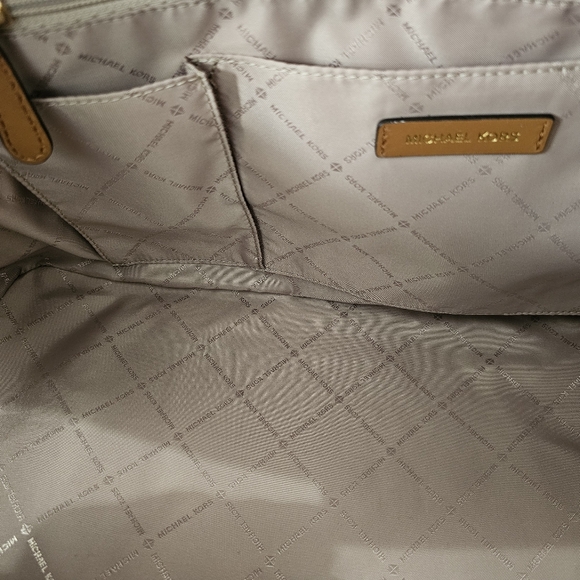 NWOT- Michael Kors Signature Weekender Bag - Picture 3 of 6